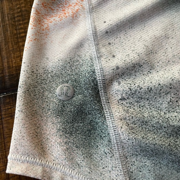 Lululemon High-Neck Running and Training Short Sleeve T-Shirt Spray Camo Size 4 - Picture 3 of 4